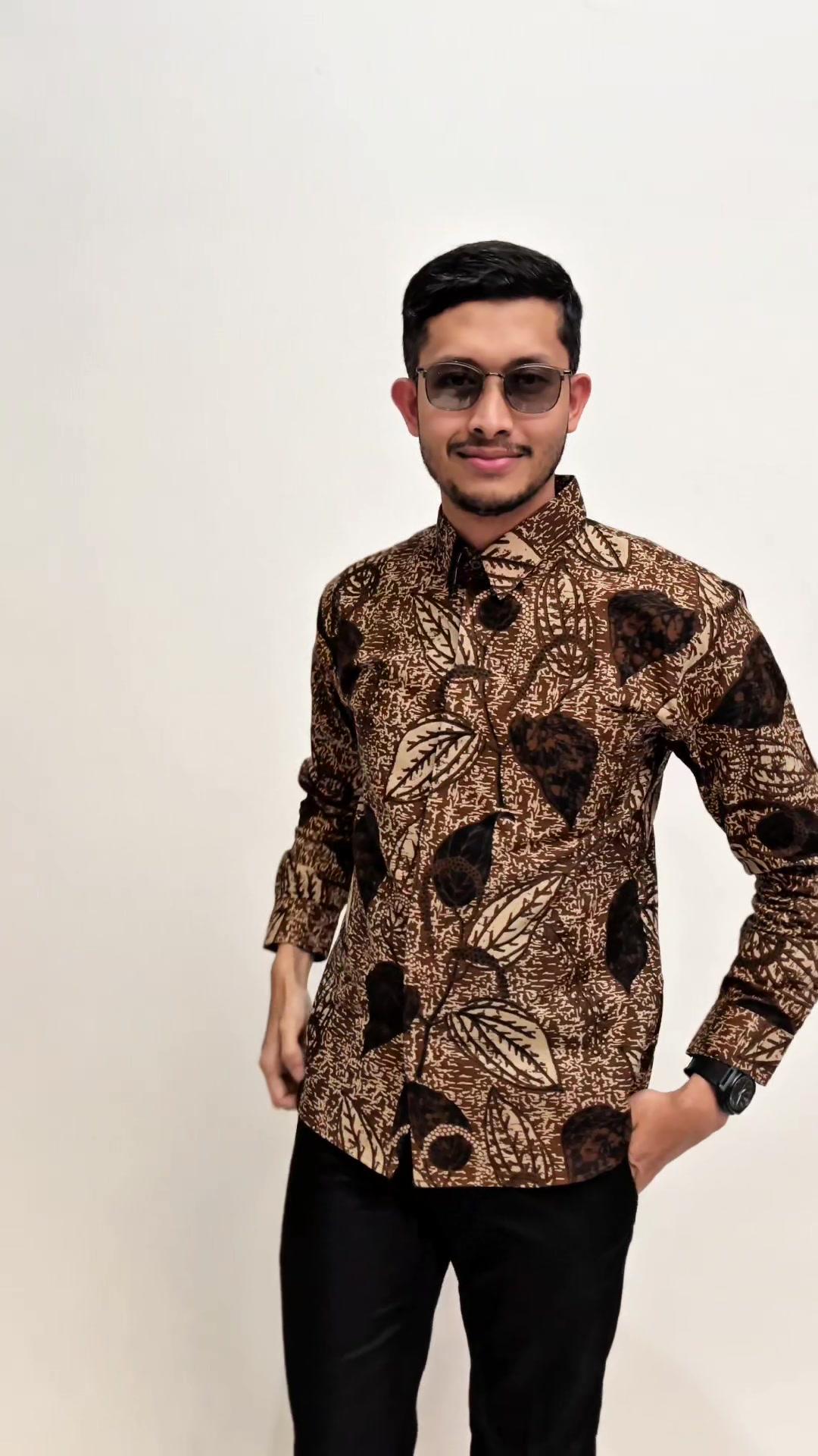 #cakep #batikslimfit #batikindonesia #jumathemat #kalcer #batik #kemejapria #kemeja #batikmodern #kemejabatik #batikpria #batiksalimar #Guncang77 #Bajupria