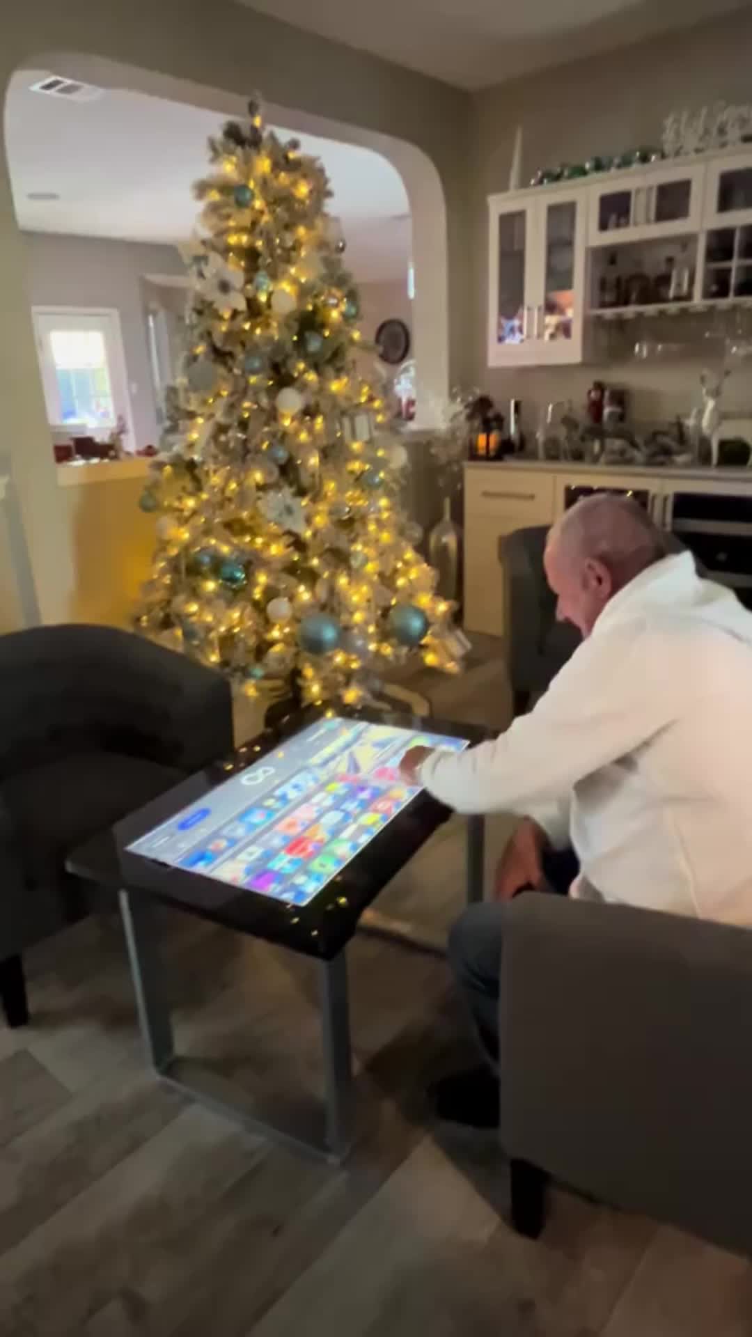 This game table can greatly enhance the family entertainment atmosphere!