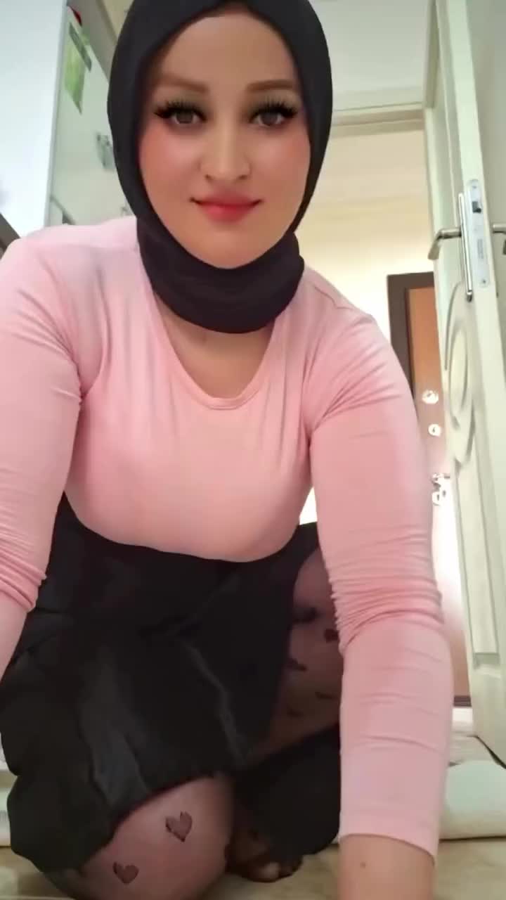 Download now and start video chatting with girls!