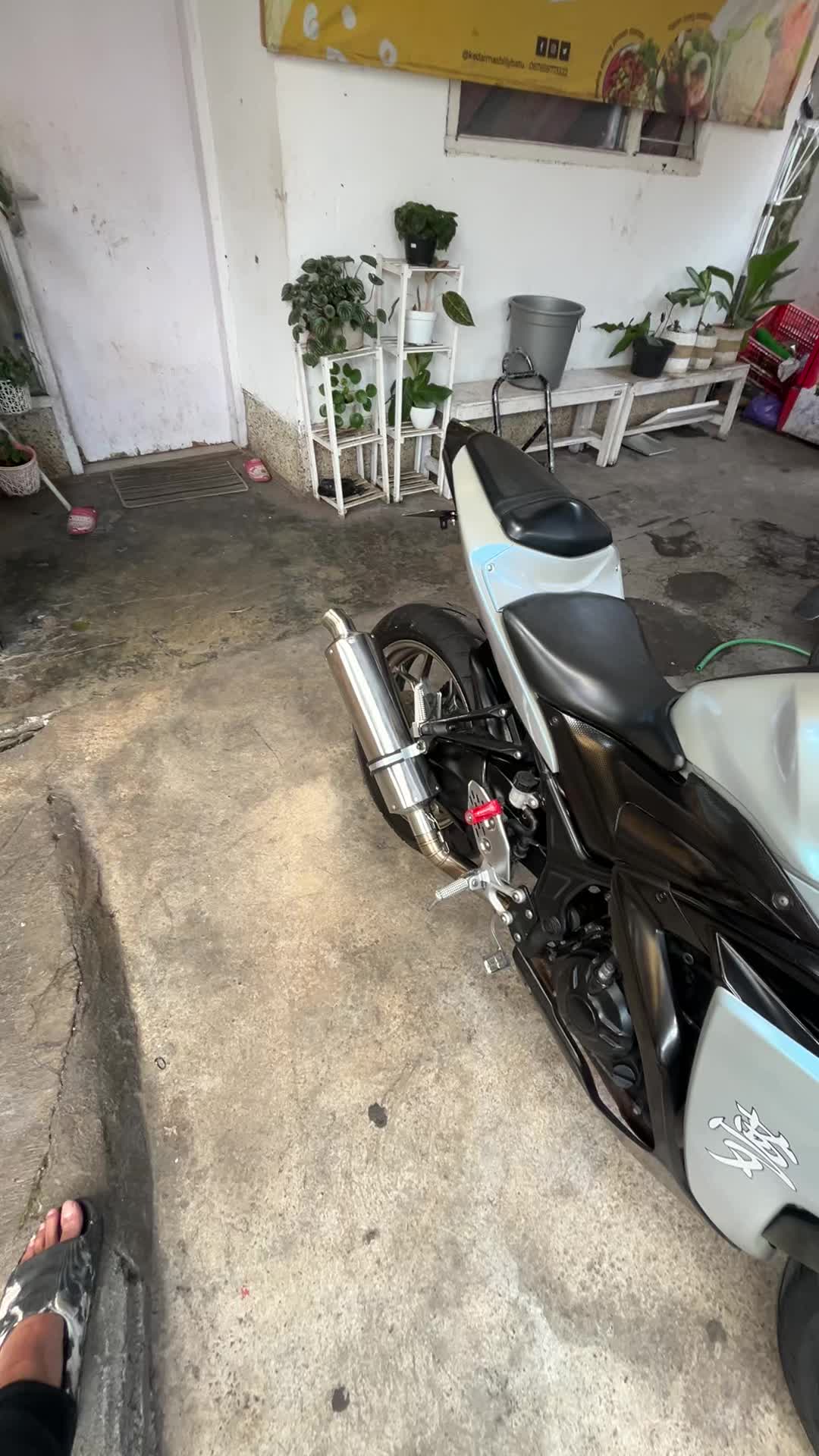 review image 0