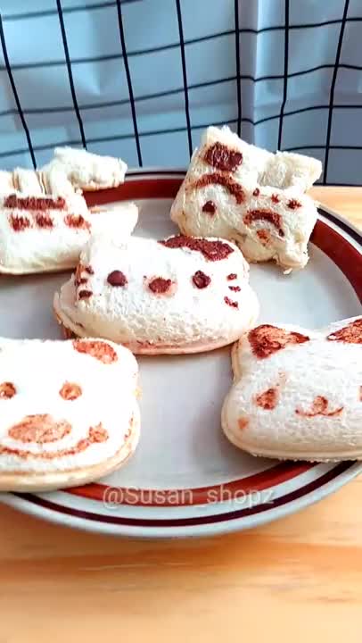 Cetakan Roti Karakter Bekal Makanan