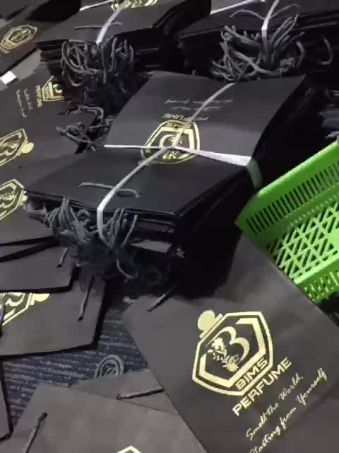 Paperbag 100pcs Custom  Desain Sesukamu Ukuran 35x12x30