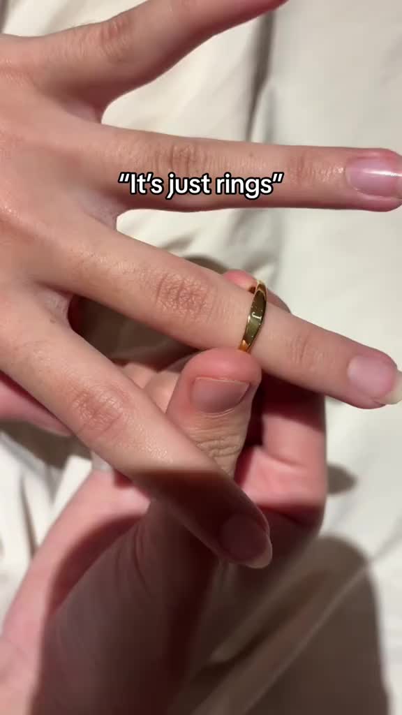 Spar.co Cincin   couple  ukir  Custom Laser  nama   Elegan Berlapis Emas Double Layer - Titanium  telunjuk  wanita Ring Berlapis Emas Model 2 Lingkaran Spiral Perhiasan SP-AAC1205