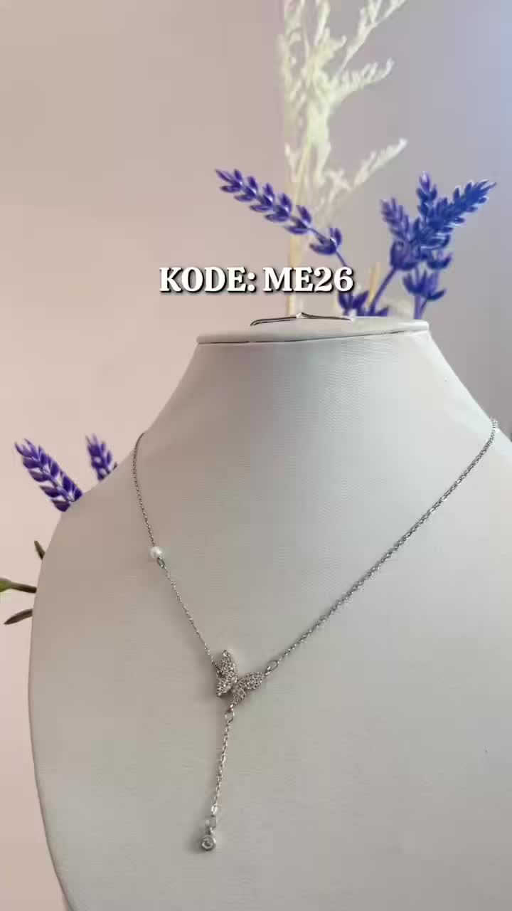 ME26 Kalung Rantai Choker Liontin Kupu-Kupu Kristal Mutiara Warna Silver Untuk Wanita Alloy Paduan