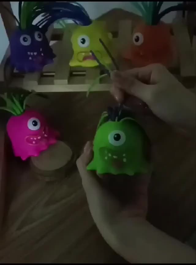 HAPYEE Screaming Monster Pulling Hair Monster Lampu LED Suara Alien Teriak Lucu Anti Stress Alien Tarik Rambut