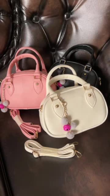 Tas selempang pompom - tas wanita terbaru