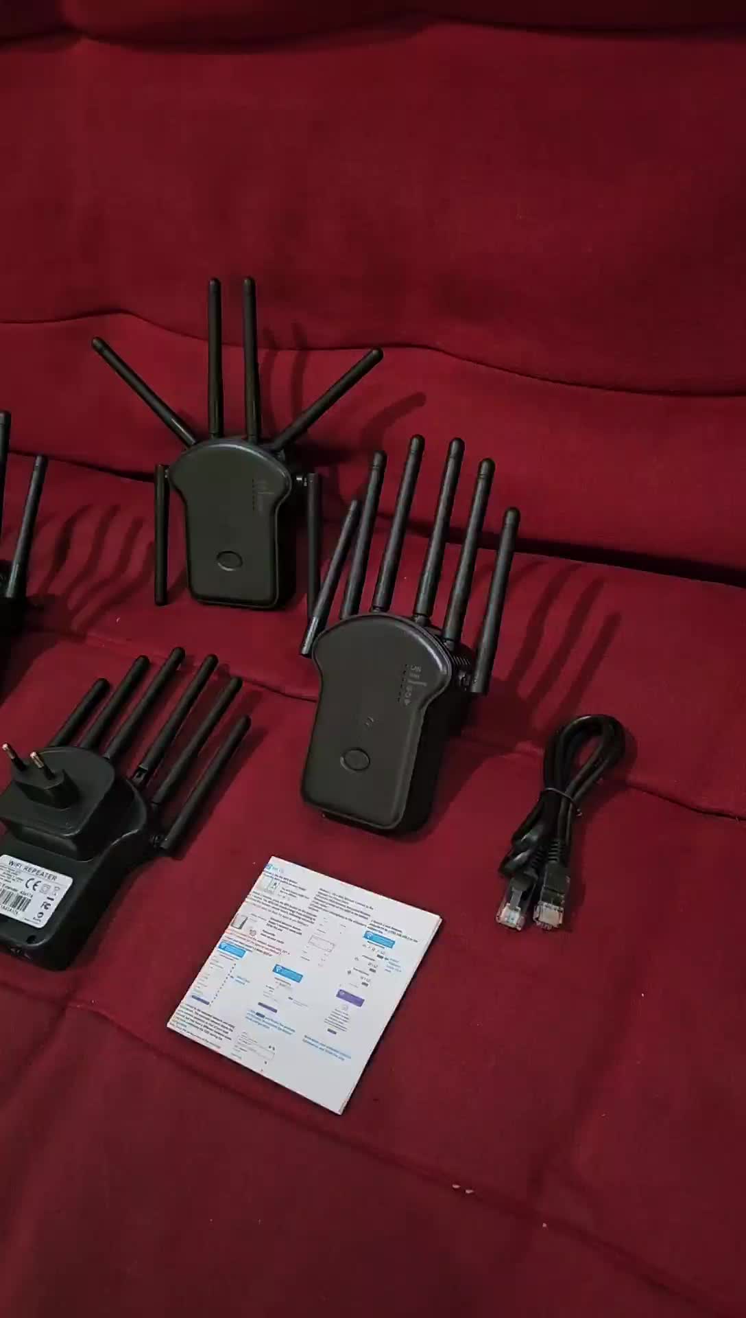 Repeater penguat wifi menangkap signal wifi sekitar dan diperkuat disebarkan lagi     Extender Router