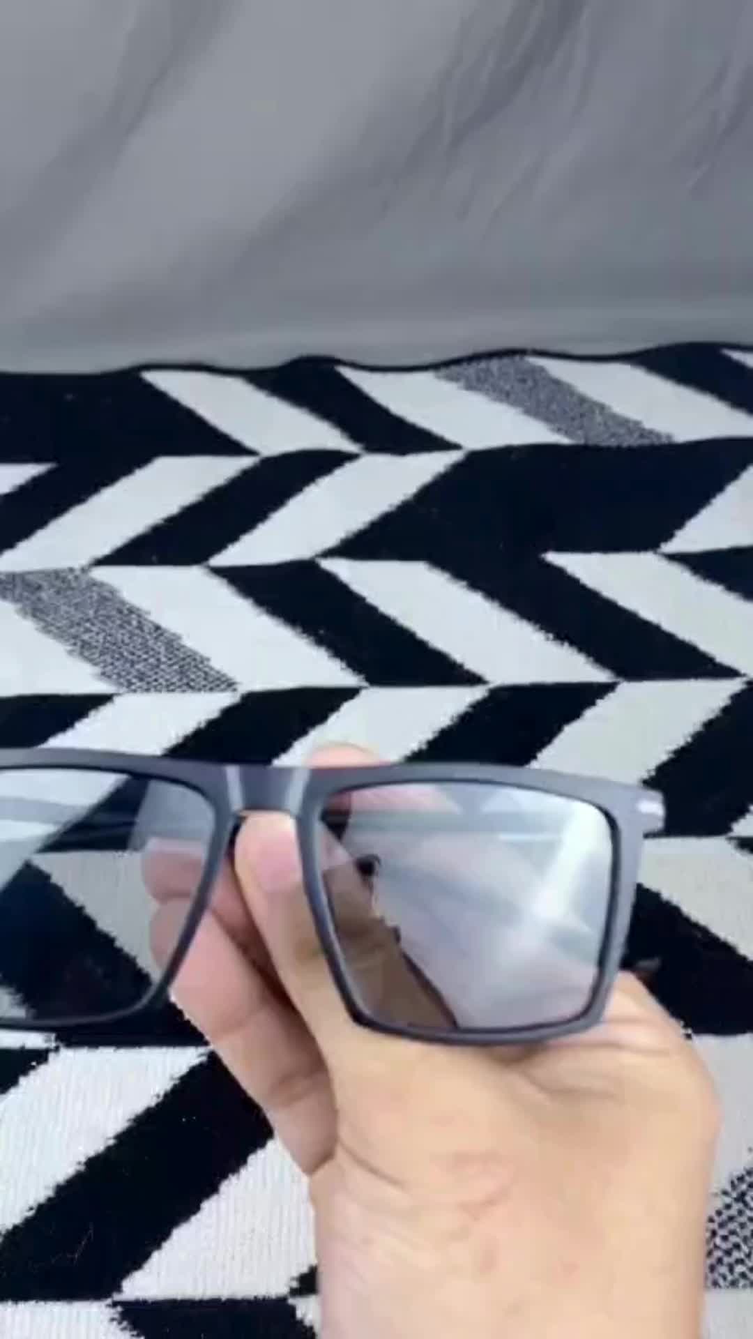 Kacamata Sunglass Cool Shark dengan Frame Titanium, Lensa Polarized & Photochromic, Anti Silau Eyewear