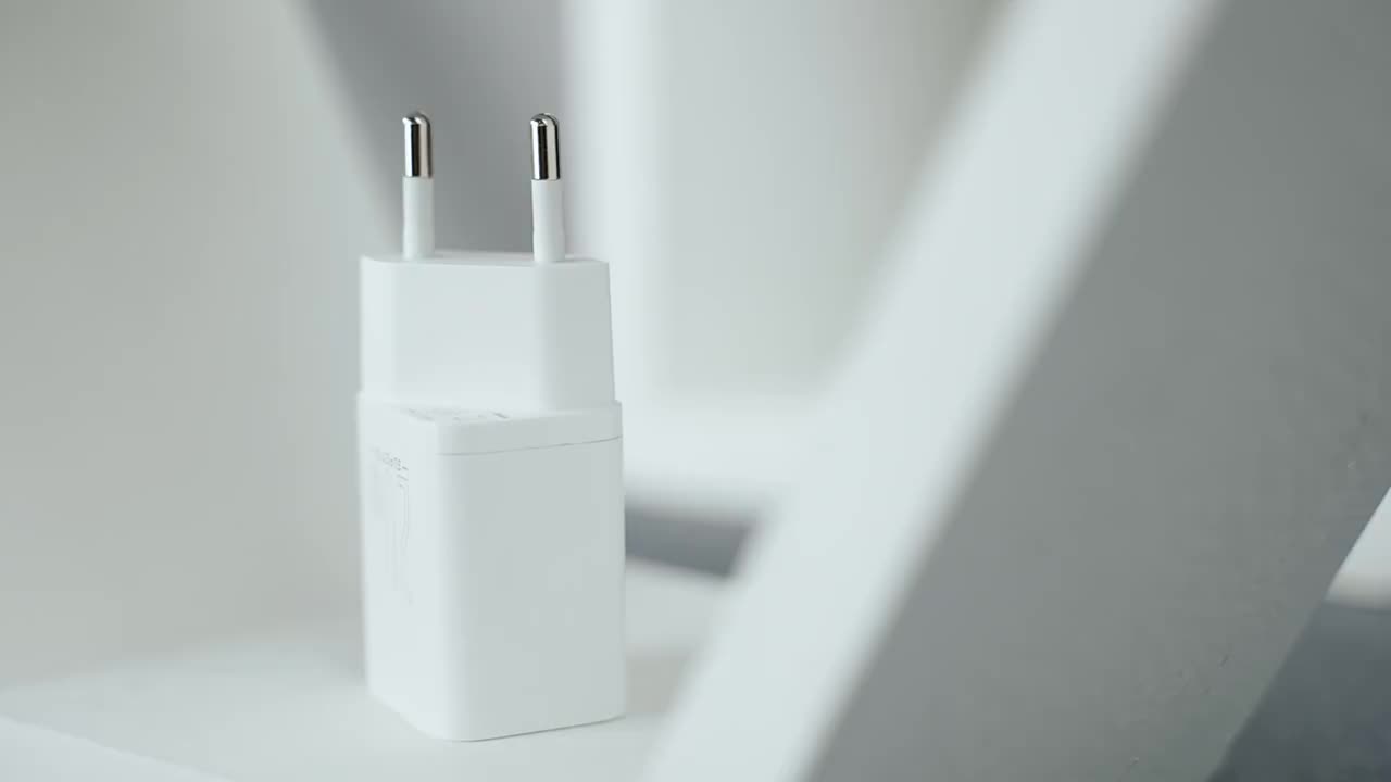 KiiP Bundling C16 Adaptor Fast Charger + Type-C to Lightning Charging Data Iphone Pd 20w