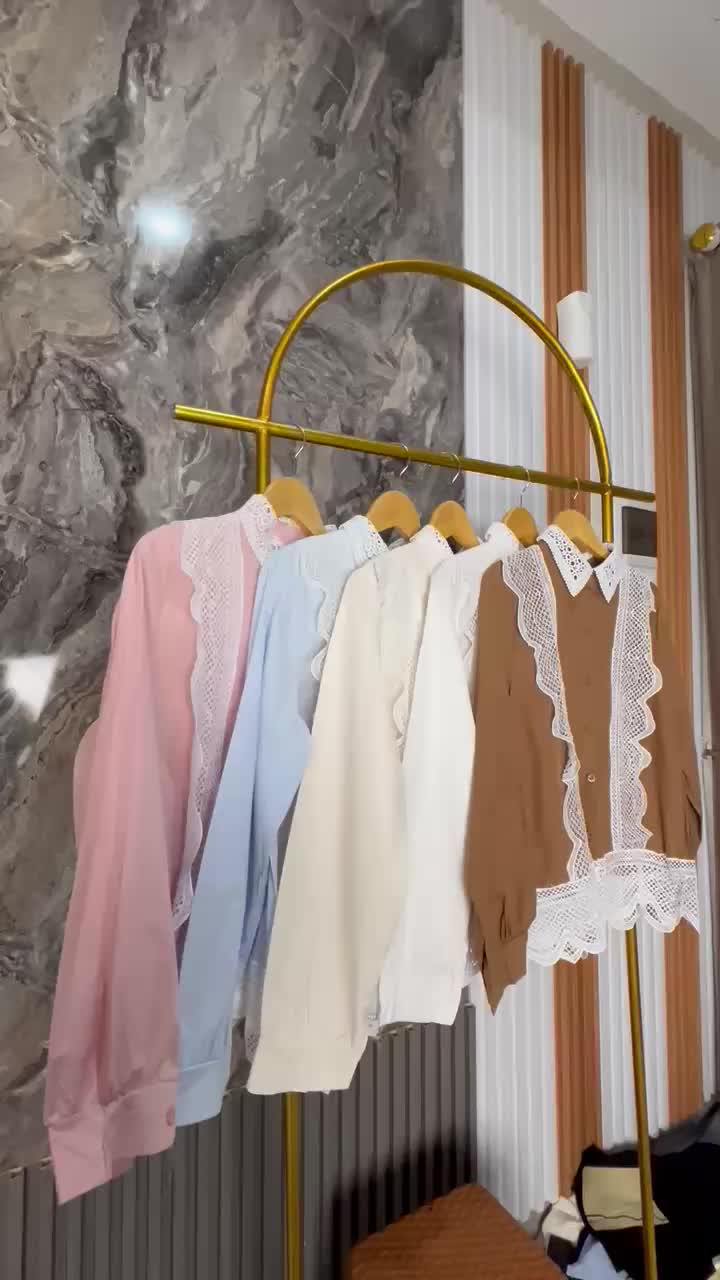 Rafsha- Kemeja Import dengan Kerah Boardir dan Hiasan Boardir Disamping .  Ukuran All Size fit to xl dengan LD : 110 cm Pj : 55 cm.