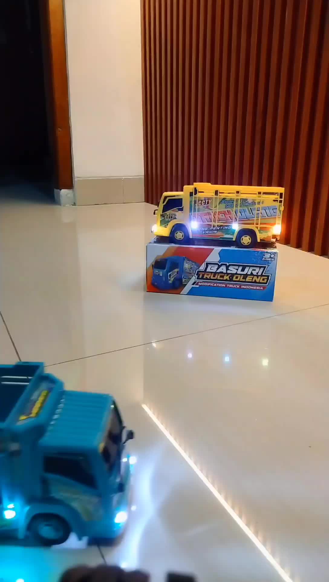 mainan miniatur truk oleng basuri T-01 Toys Anak Plastik