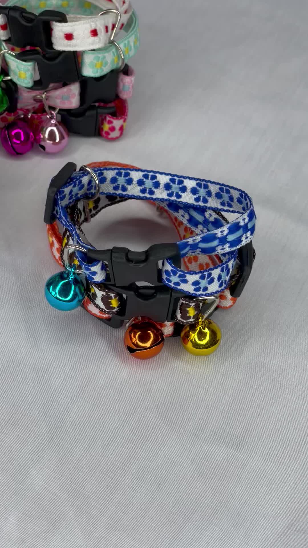 Kalung Kucing Anjing Motif Bunga Kecil Lonceng Bunyi