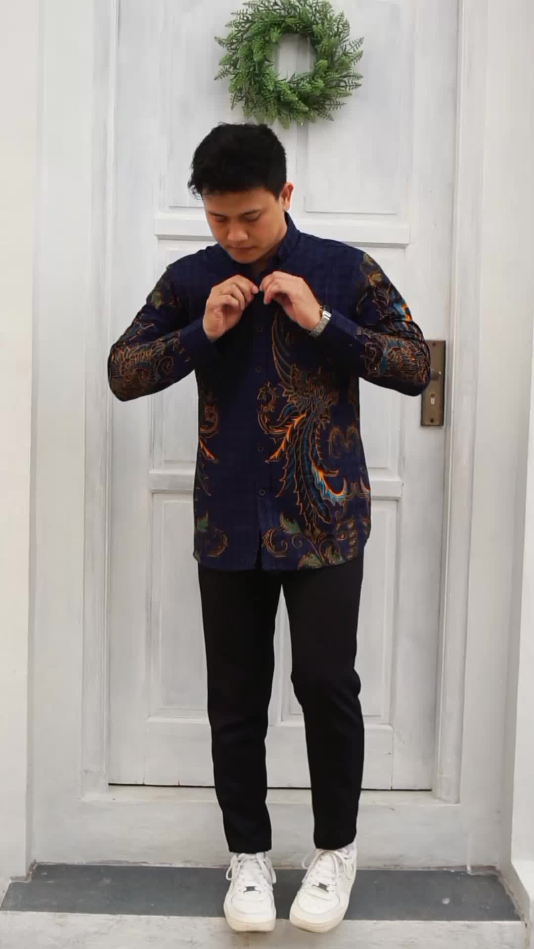 SHK Kemeja Batik Pria Slim Fit Hitam Motif Eksklusif Bahan Katun Twill Formal Dewasa Lengan pendek