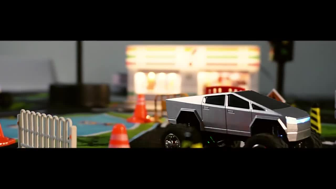 POKO 1/64 Mini RC Monster Cybertruck ​Polisi - Truk Off-Road Metal Keren dengan ​Sirene & Lampu Polisi, RV dan Trailer, Remote 2.4GHz & Kontrol APP (Suara Realistis Bisa Dimatikan), USB-C Rechargeable, Mainan Balap untuk Anak dan Kolektor