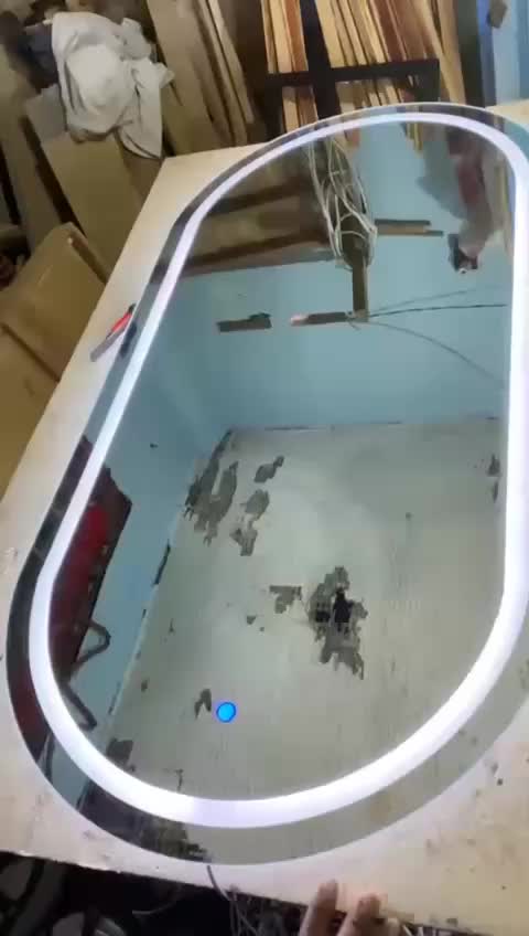 Smart Mirror Cermin Layar Sentuh Bentuk Kapsul