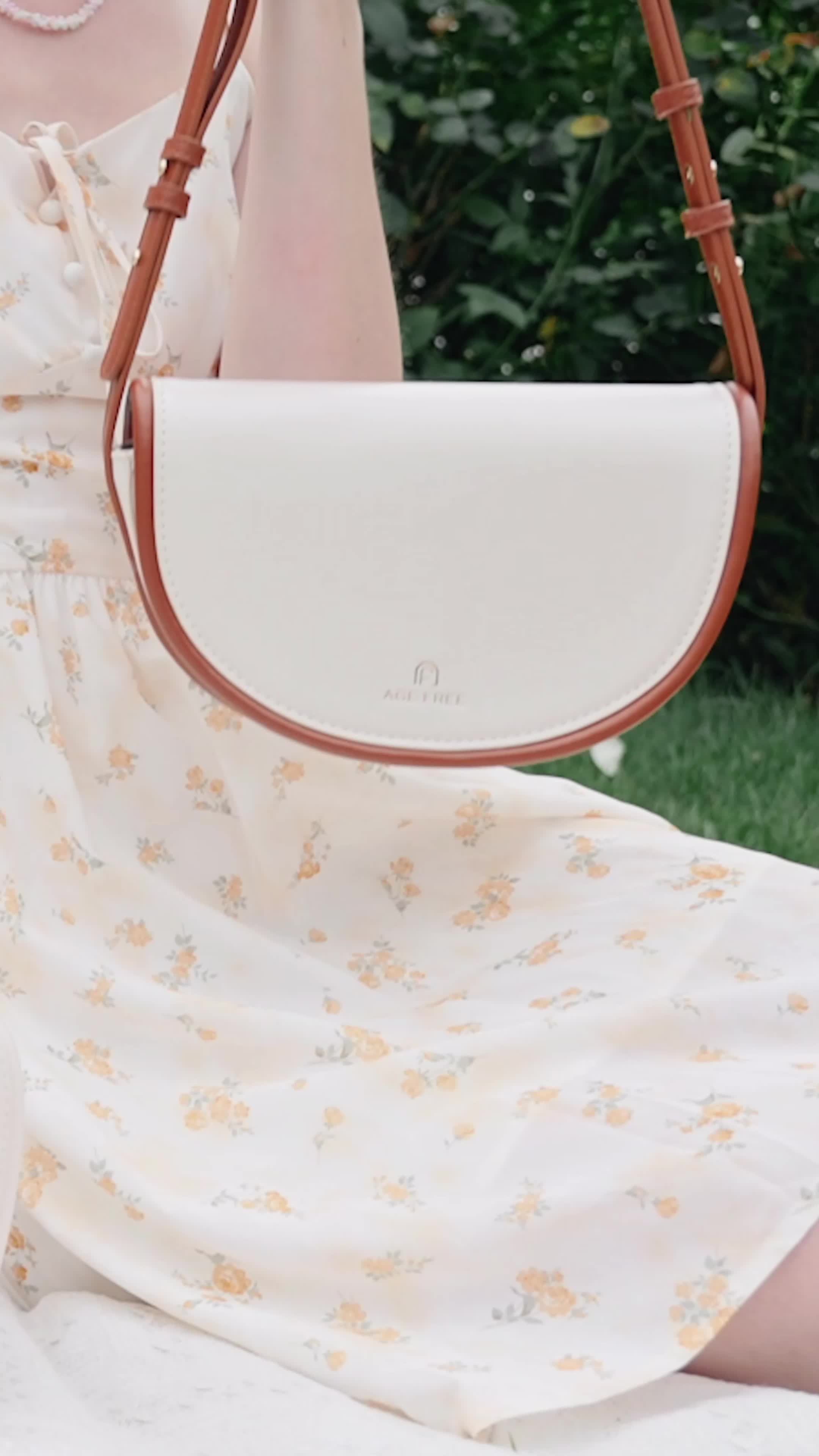 AGE FREE Karina Bag Shoulder Bag Tas Selempang Wanita Tas Bahu Wanita Tas Kuliah Jalan Simple Hitam Putih