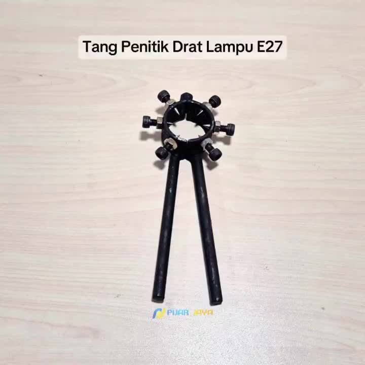 Tang Penitik Drat Lampu E27 dengan Bahan Besi di Cat Hitam