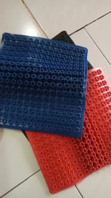 Karpet Refleksi Alat Pijat Telapak Kaki Akupuntur Pijit Terapi Pijet Model Gunung Biru Hitam Merah
