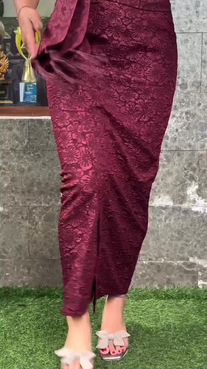 Kamen jadi cotton embos motif bunga sakura free selendang, tidak stretch rok bali kamen bali