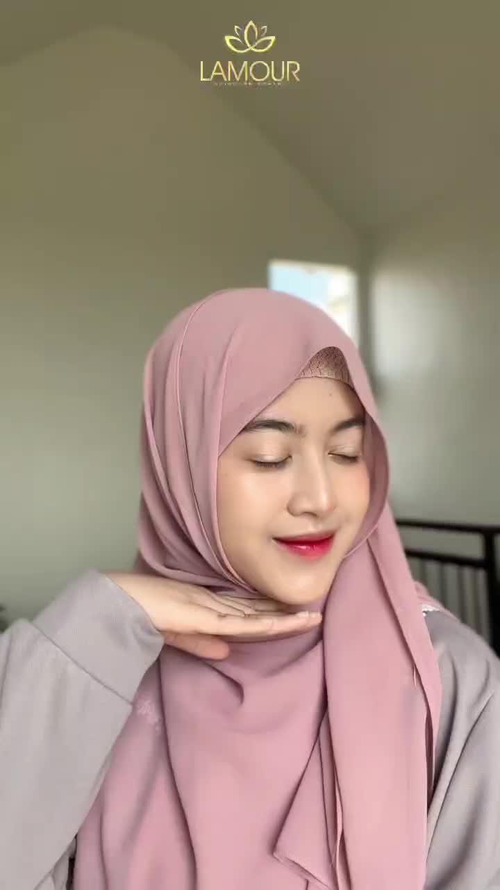 DNA SALMON GLOWY SUNSCREEN LAMOUR SPF 50 MELINDUNGI DARI SINAR UV