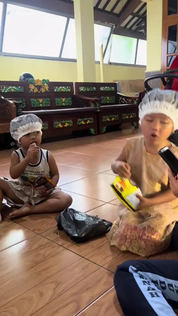 Cap Tiga Jempol Minyak Rambut Pembasmi Kutu 100ml - Minyak Shampo Pembasmi Kutu Ampuh
