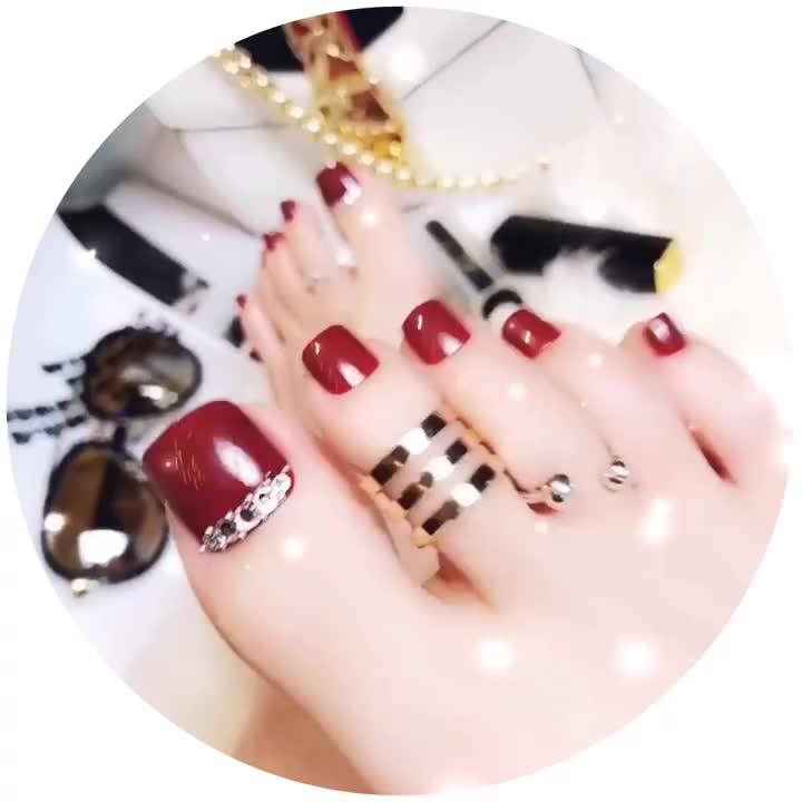 kuku kaki palsu isi 24 pcs warna merah dengan hiasan line gold + lem
