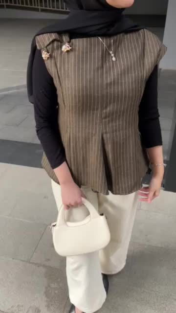 RISA TOP BLOUSE WANITA KEKINIAN - VEST WANITA KEKINIAN - ATASAN WANITA