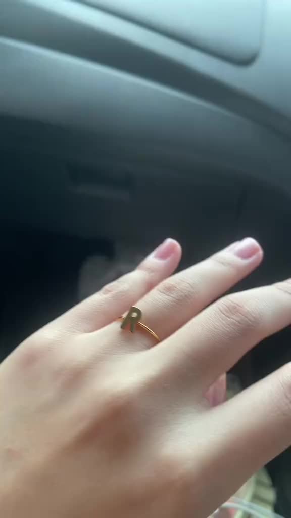 SAT.10 Cincin Huruf Abjad Adjustable Bahan Titanium Berlapis Emas Tidak Mudah Longgar Terinspirasi Dari Best Seller Kalung Huruf Sat.10 SAT-FCG4150 Rings Aksesoris