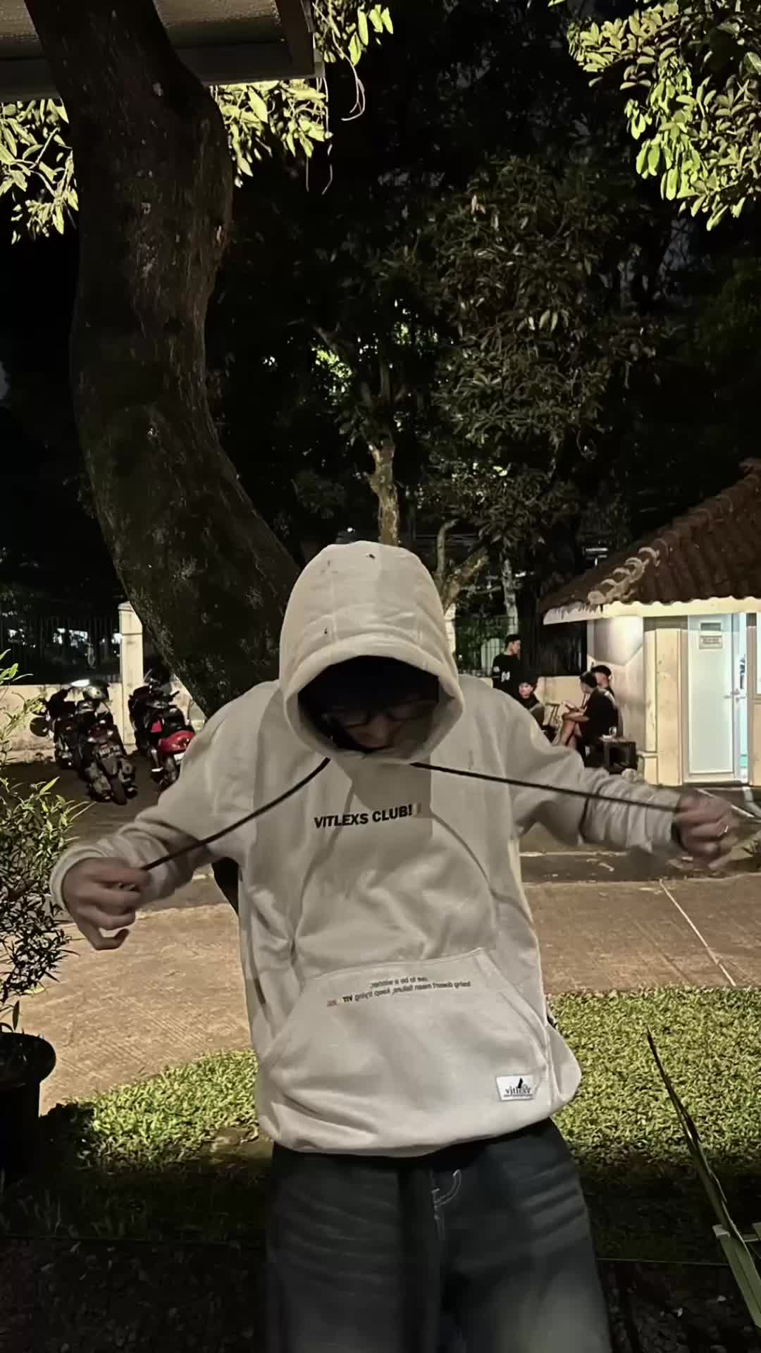 Vitlexs Jaket hoodie cowok bahan Fleece tebal Hoodie pria distro aesthetic warna Beige Sweater Jumper hodie distro Keren