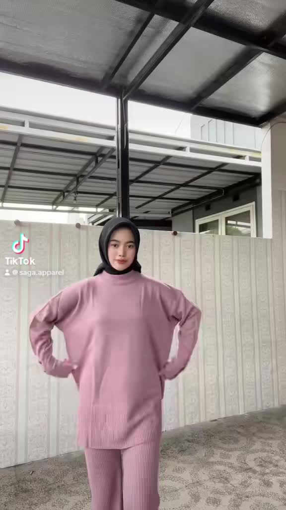 ONESET DELVI BLOUSE RAJUT TEBAL WANITA MOTIF POLOS DENGAN VARIASI KANCING DI LENGAN