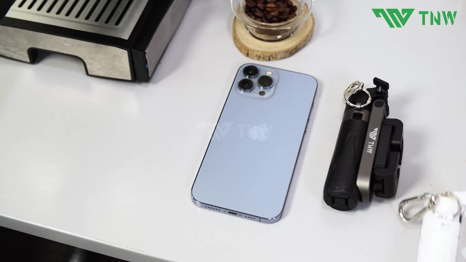 TNW T26 Mini Tongsis Tripod Extendable Grip Tripod Selfie Stick Remote Control Tripod 3 In 1 Tongsis With Dan Lampu / Tripod Mini