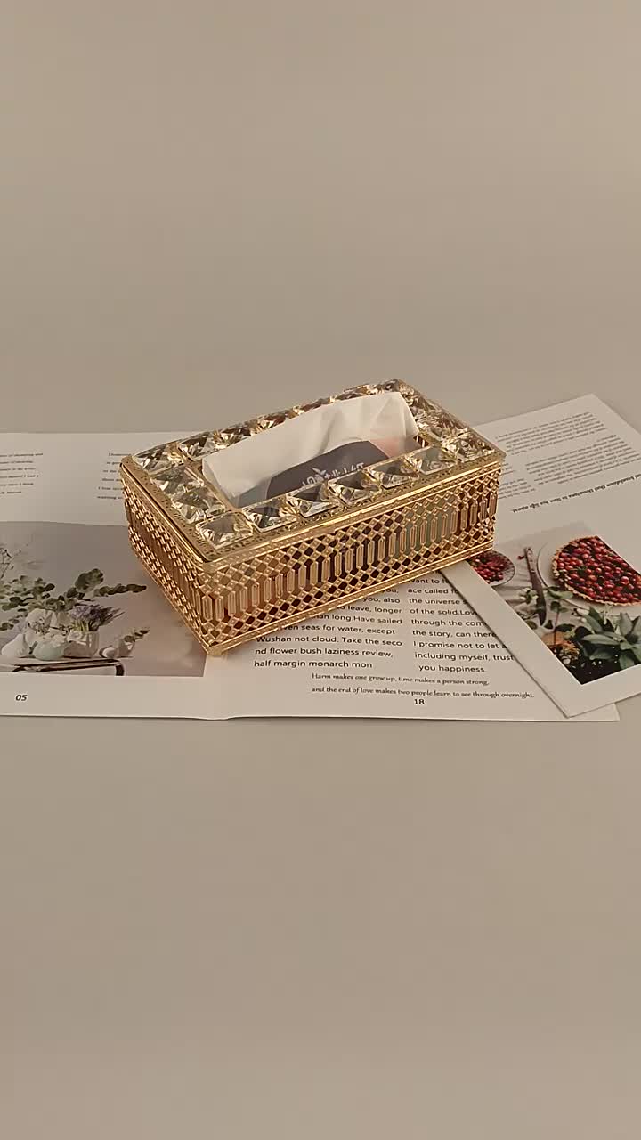 Tempat Tissue Makeup Emas Besi Tempat Tissue Ornamen Dekoratif Kotak Tisu Mewah Elegan Tempat Tisue Kristal Kotak Emas Kristal Motif Garis-garis Horizontal Elegant KOTAK TISU MEWAH TEMPAT
