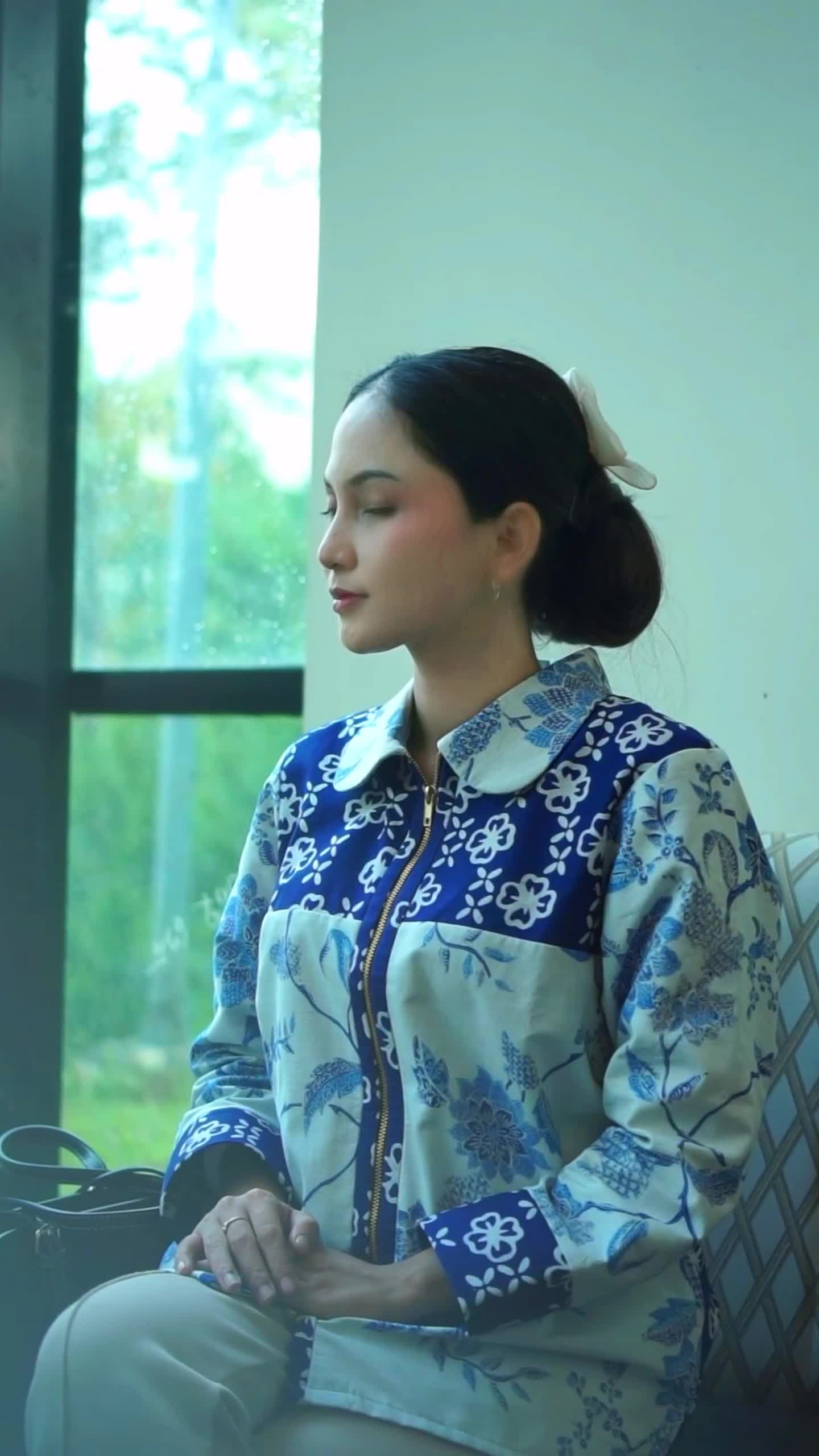 Sakura Atasan Wanita Blouse Batik Kerja Kantor Modern Blouse Batik Cap Premium Resleting Depan Busui