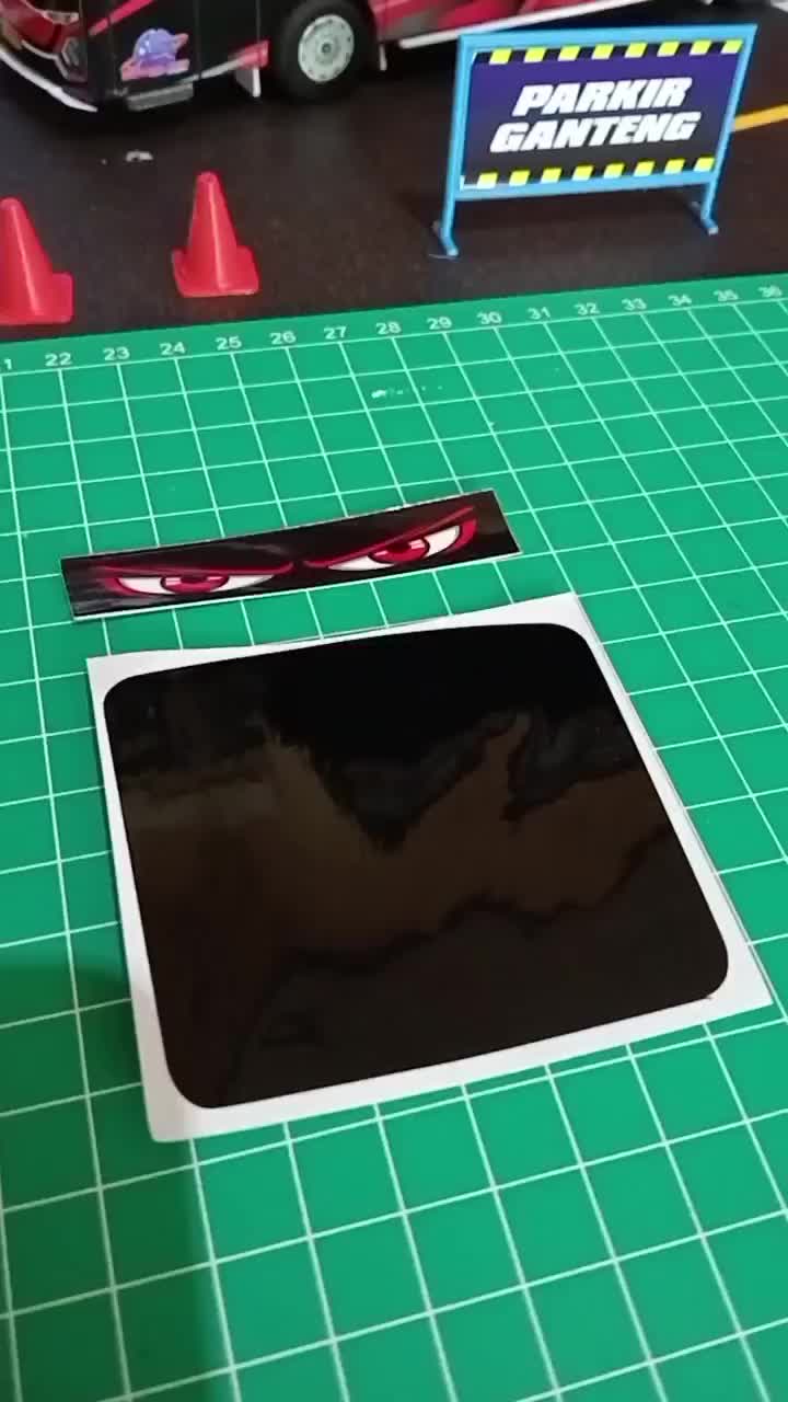 Stiker kaca depan miniatur bis