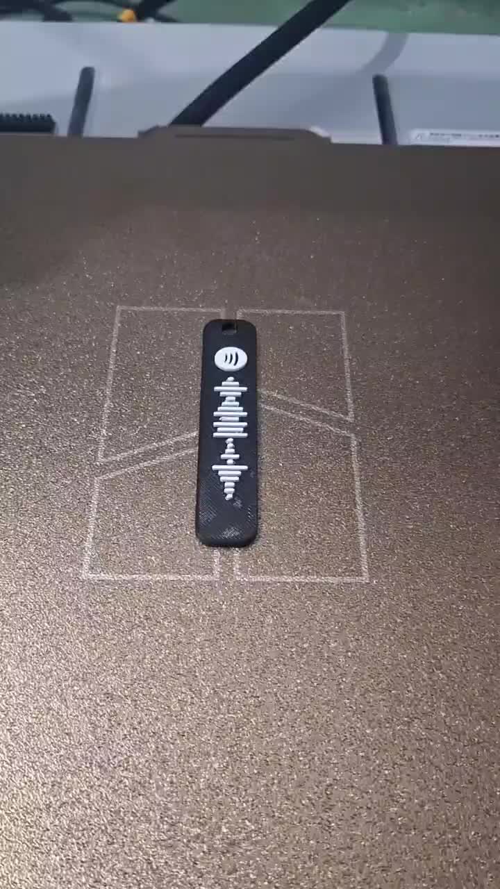 Gantungan Kunci 3D Print Custom Berbahan PLA+ 2.0 Warna Hitam Keychain Ganci Personalized Spotify dog pet name tag Hadiah Hiasan Souvenir