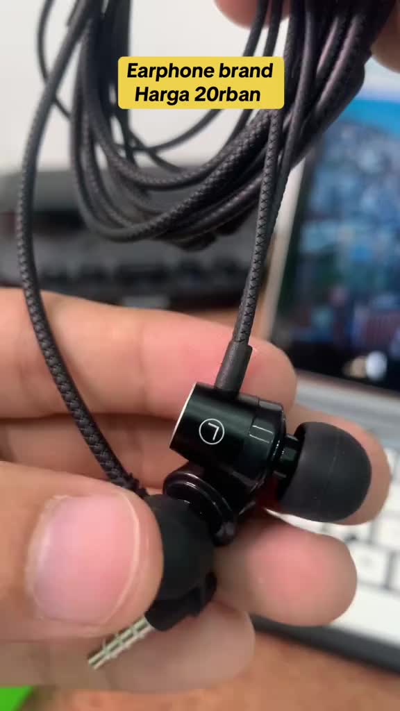 ROBOT RE101S 1.2m Subwoofer Bass Metal Wired Headset - Hitam