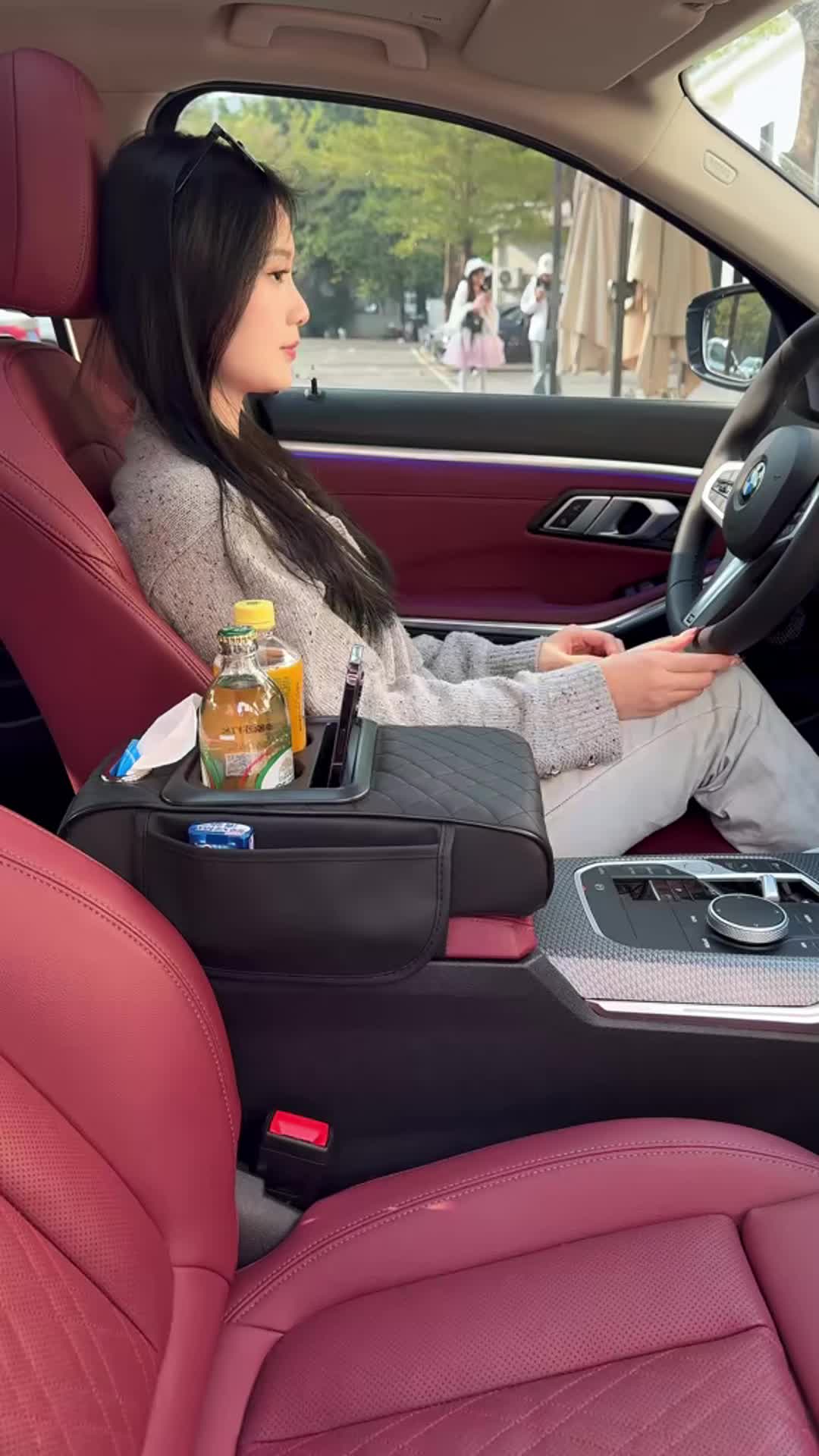 sandaran siku universal untuk armrest tengah, Bantalan peninggi armrest mobil model terbaru, kotak penyimpanan 4 in 1 dengan tempat tisu dan tempat gelas,armrest tengah untuk mobil, material napa leather premium anti gores dan tahan lama