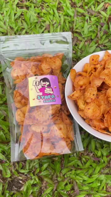 Kripik Singkong Pedas Gurih dengan Daun Jeruk - Kripset Pedas Daun Jeruk - Food, Snacks, Keripik