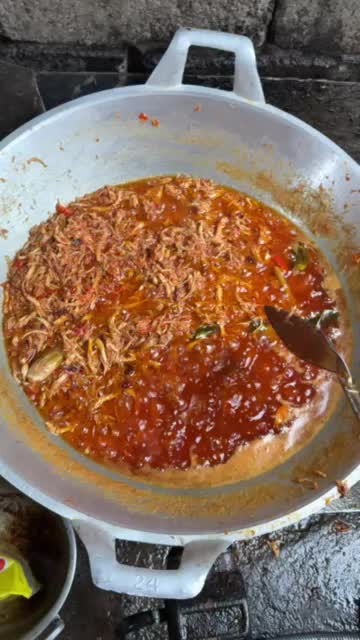 Sambal ayam suwir pedes boncos makglen 180gr