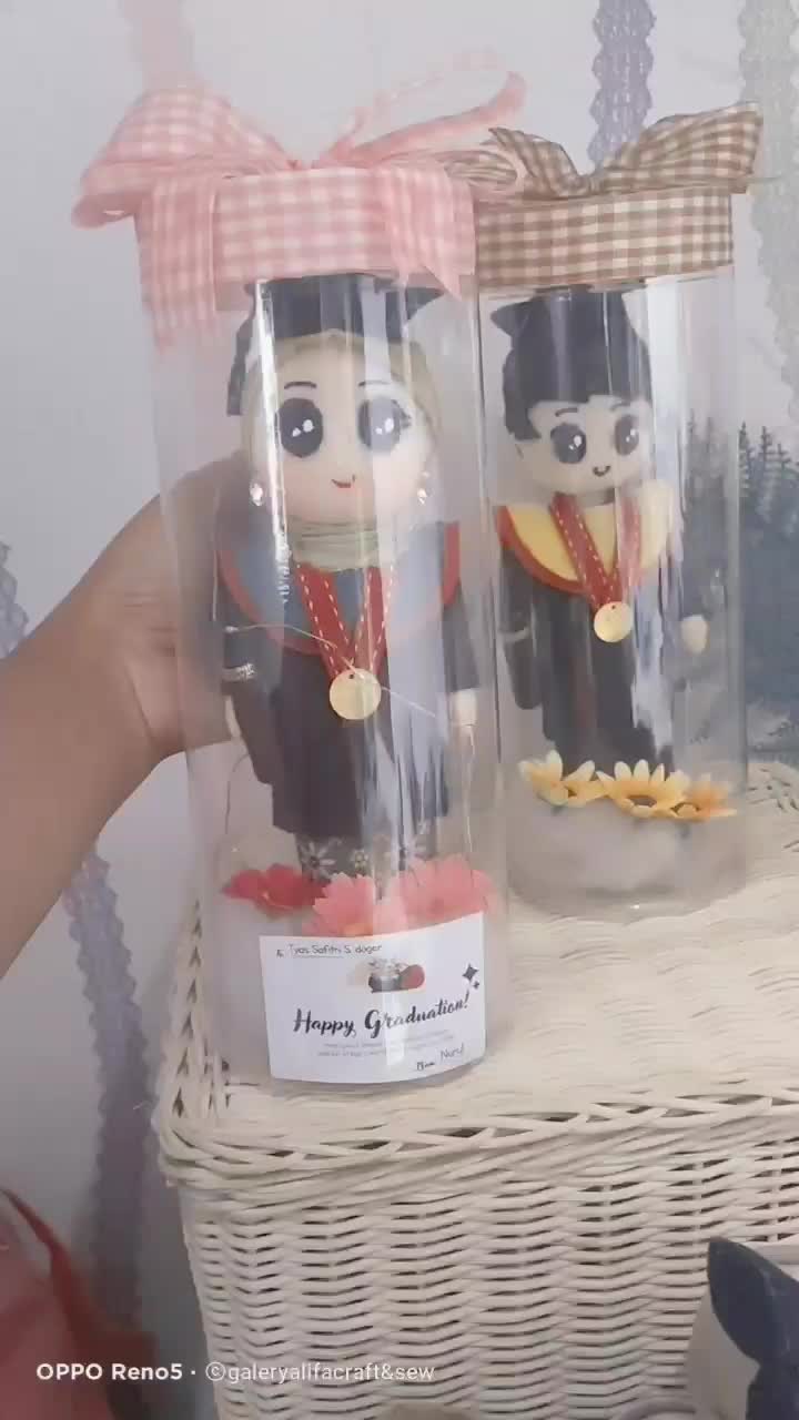 Boneka flanel wisuda tinggi 20cm