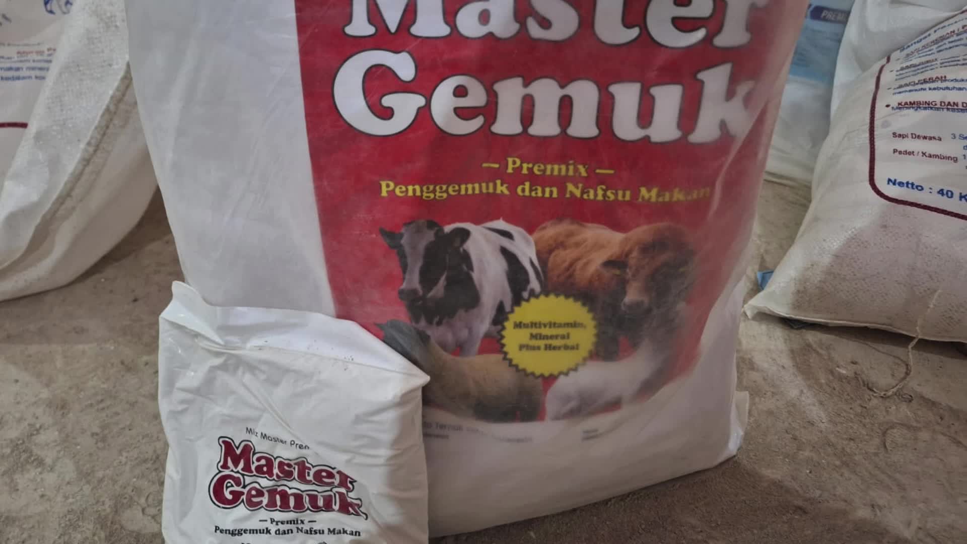 Master Gemuk Suplemen Pakan Untuk Penggemukan Sapi Kambing Domba - Multivitamin, Mineral, dan Herbal