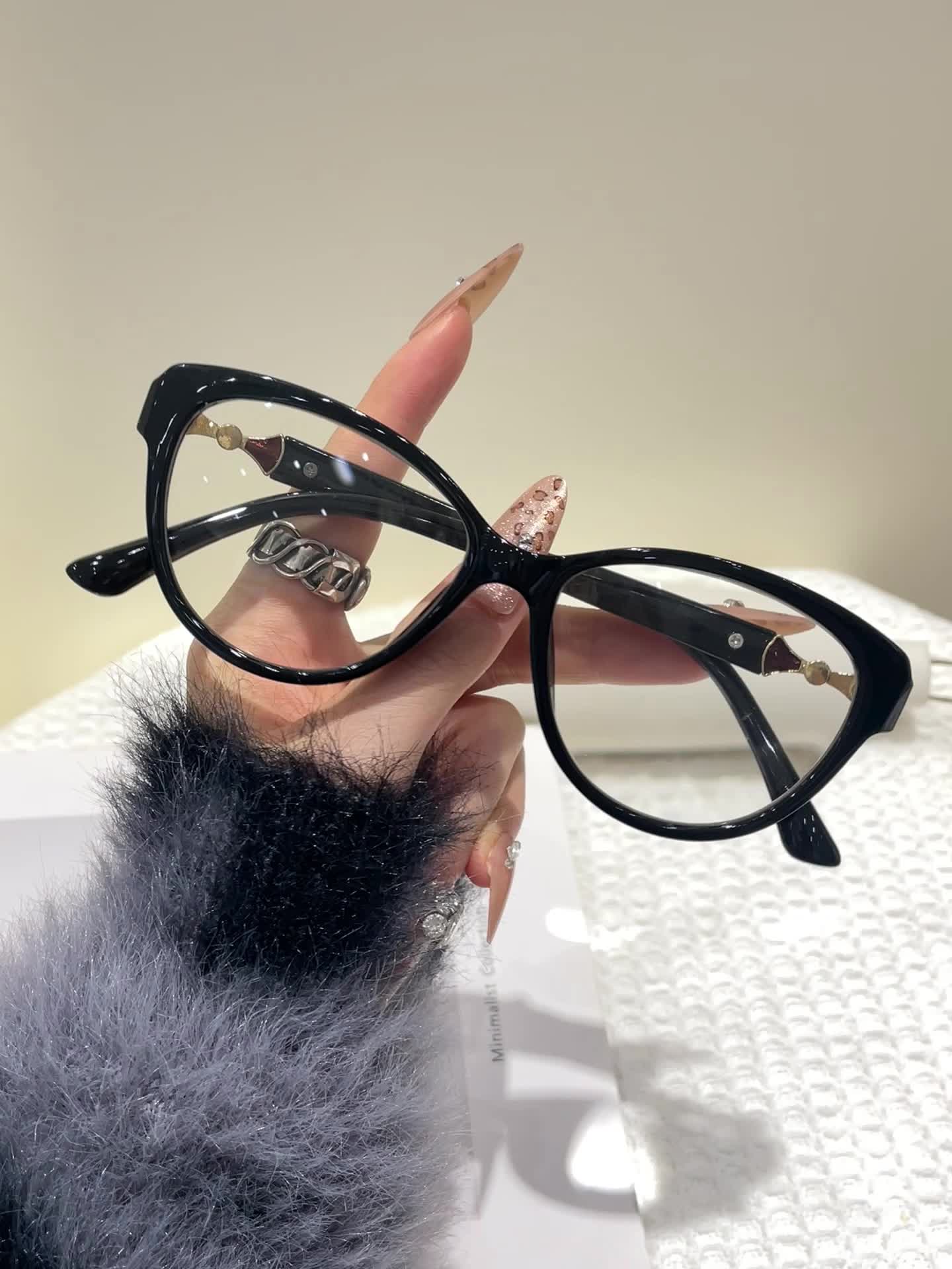 【BISA COD】Kacamata Baca Plus Anti Radiasi Cat eye Kacamata Baca Lensa Plus Anti Radiasi Anti Blue Light High Quality Material Kacamata Baca Cat Eye +1.00 sd +4.00