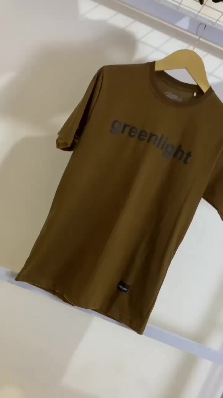 Kaos Distro Pria P147 Free Stiker Brown Baju T-shirt Cowok Dewasa Katun Combed Lengan Pendek Simpel Halus Nyaman Keren Sablon Lembut