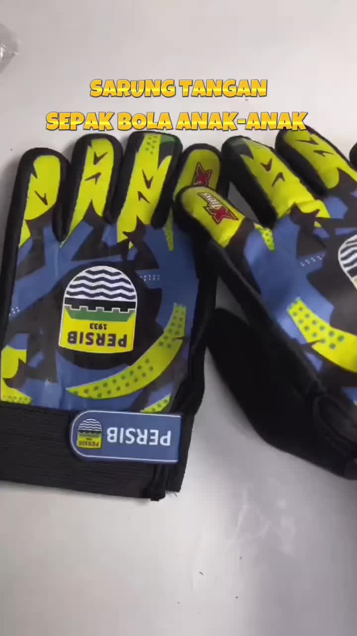 Sarung Tangan Kiper Anak Klub Sepak Bola Logo Luar Dan Lokal Untuk Anak Usia 6 Sampai 13 Tahun