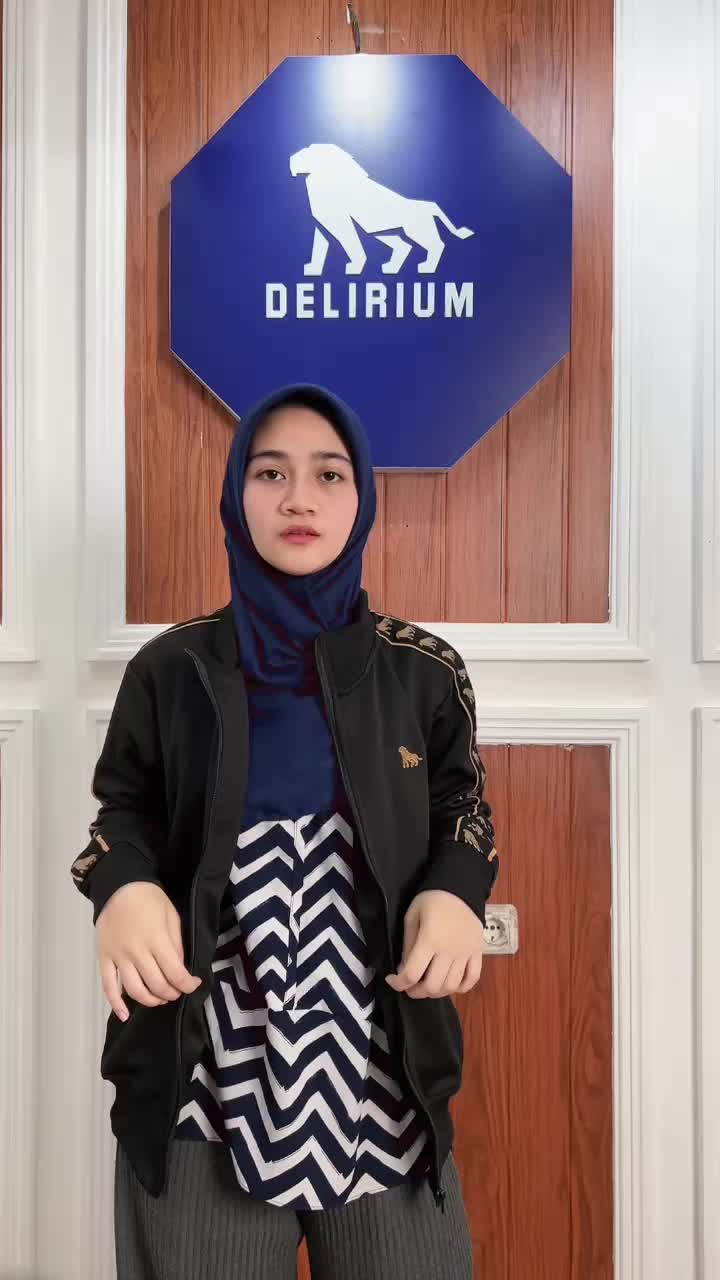 Delirium Jaket Tracktop Casual Tapped Gold