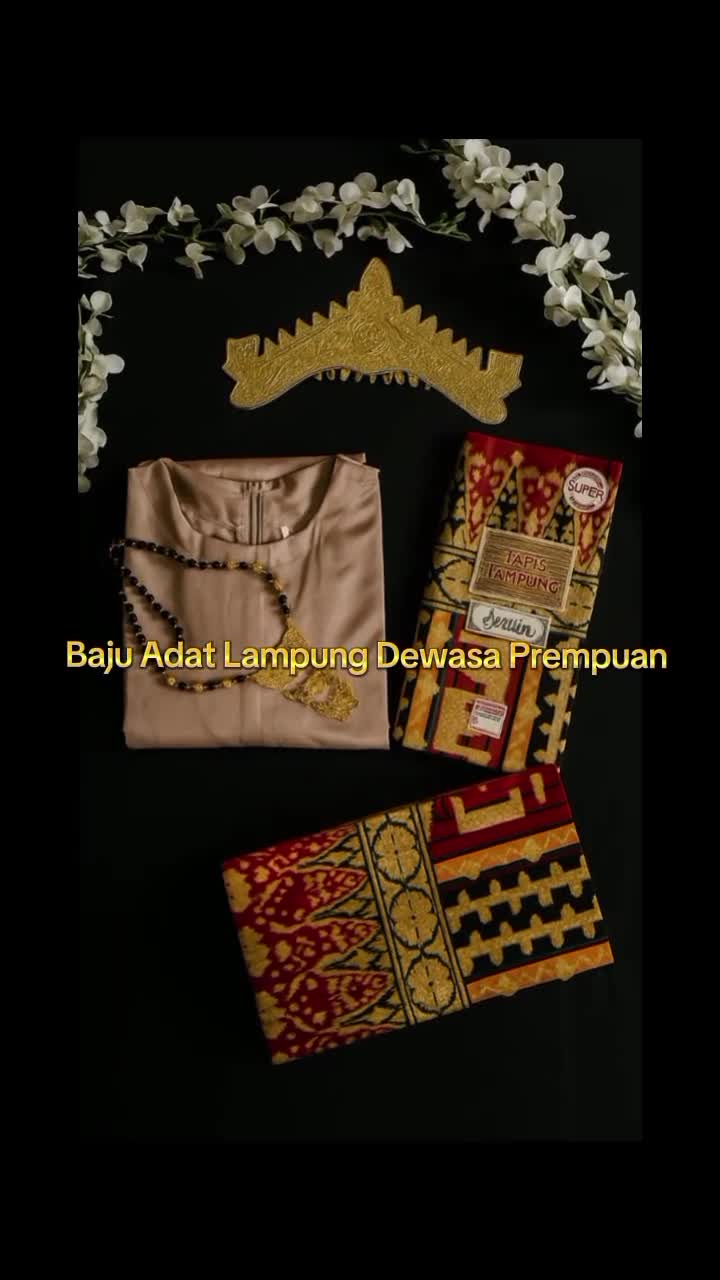Baju adat Lampung Sumatera Selatan