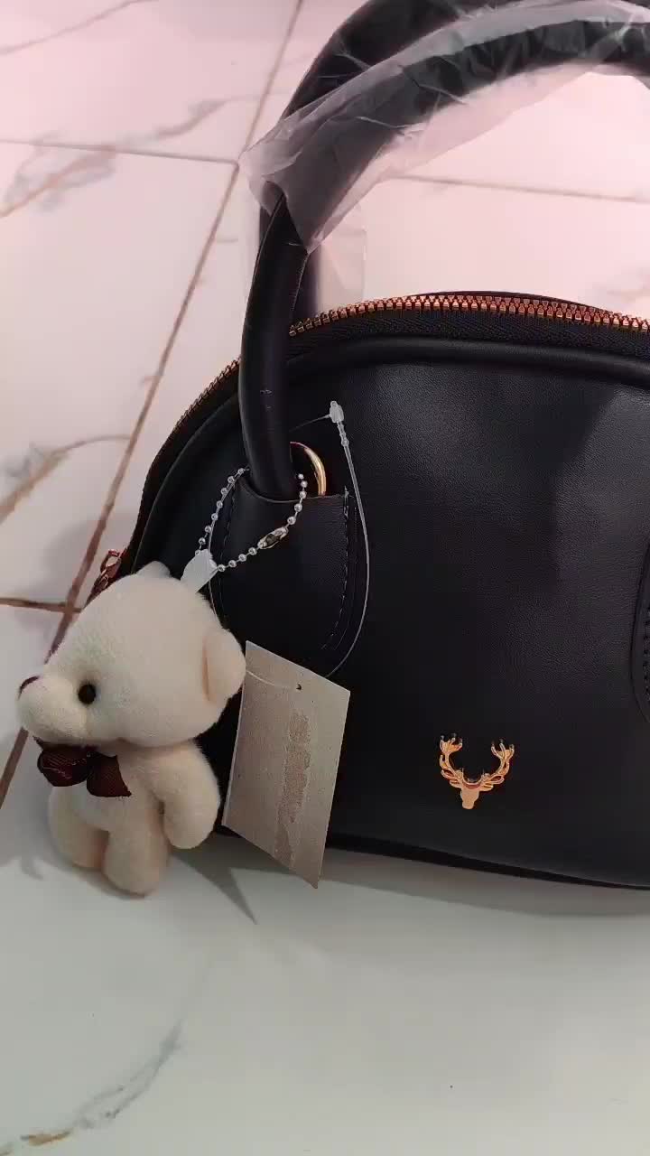 Tas simple buat kondangan gantungan bear
