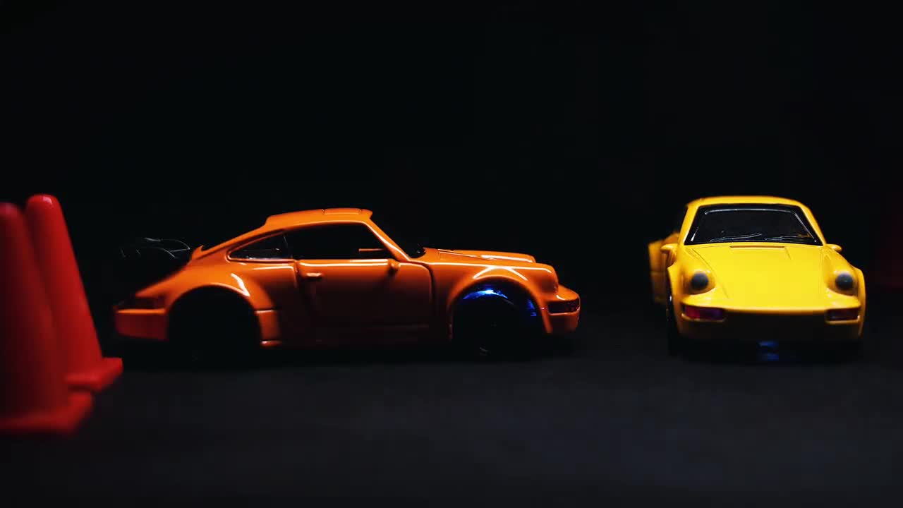 【PRO】POKO 1:43 Mobil Drift 4WD Bearing Ganda+Gyro, Control Remote Porsche 993 Alloy, Pintu Buka, USB-C Fast Charge, Drift Kuat, Profesional, Suspensi Tangguh, Hadiah Keren untuk Pria & Anak