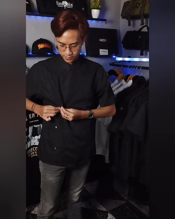 Finecooks Romain Chef Jacket Hitam Baju Chef Lengan Pendek Pria Safety Wearpack Hitam 100% Cotton Reguler Fit Woven Signature