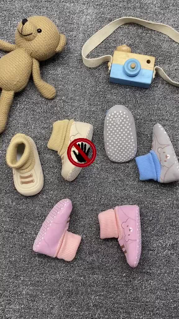 Prewalker Dabear uk Bayi  / Sepatu Kain New Born Bayi 3-6 9-12 Bulan Kaos Kaki Import Baby Laki Laki Perempuan kiosbalitafawa